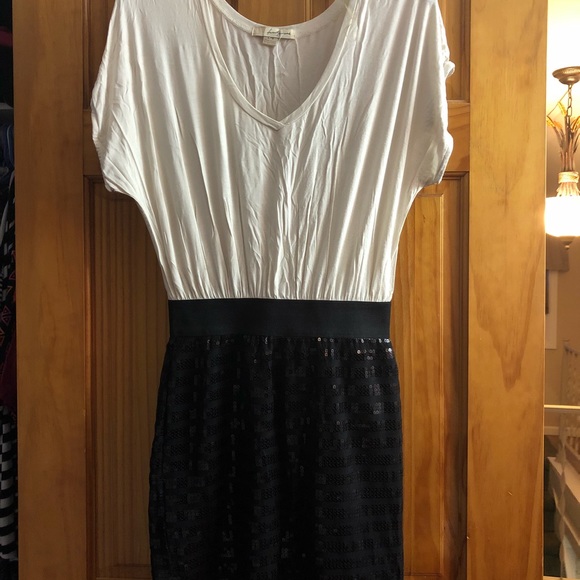 Dresses and shirts - Picture 4 of 8